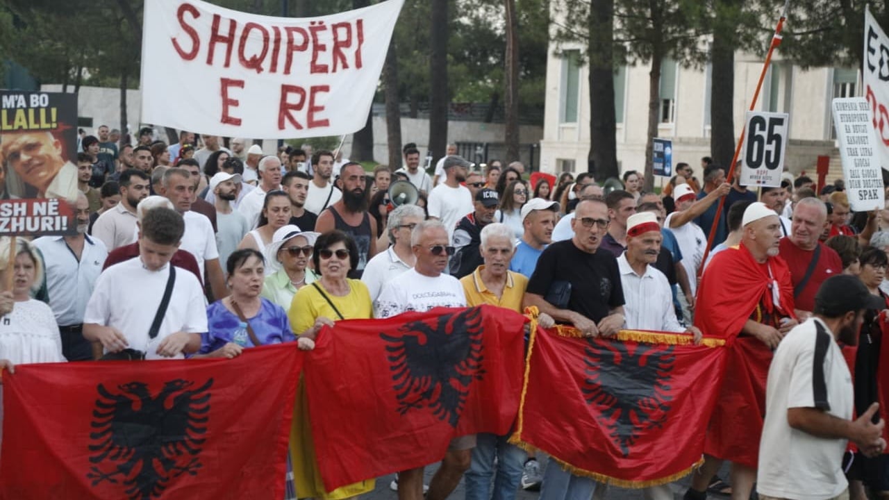 65 ditë tubim përpara Kryeministrisë, protestuesi humb ndjenjat, kërkohet ndërhyrja e një mjeku