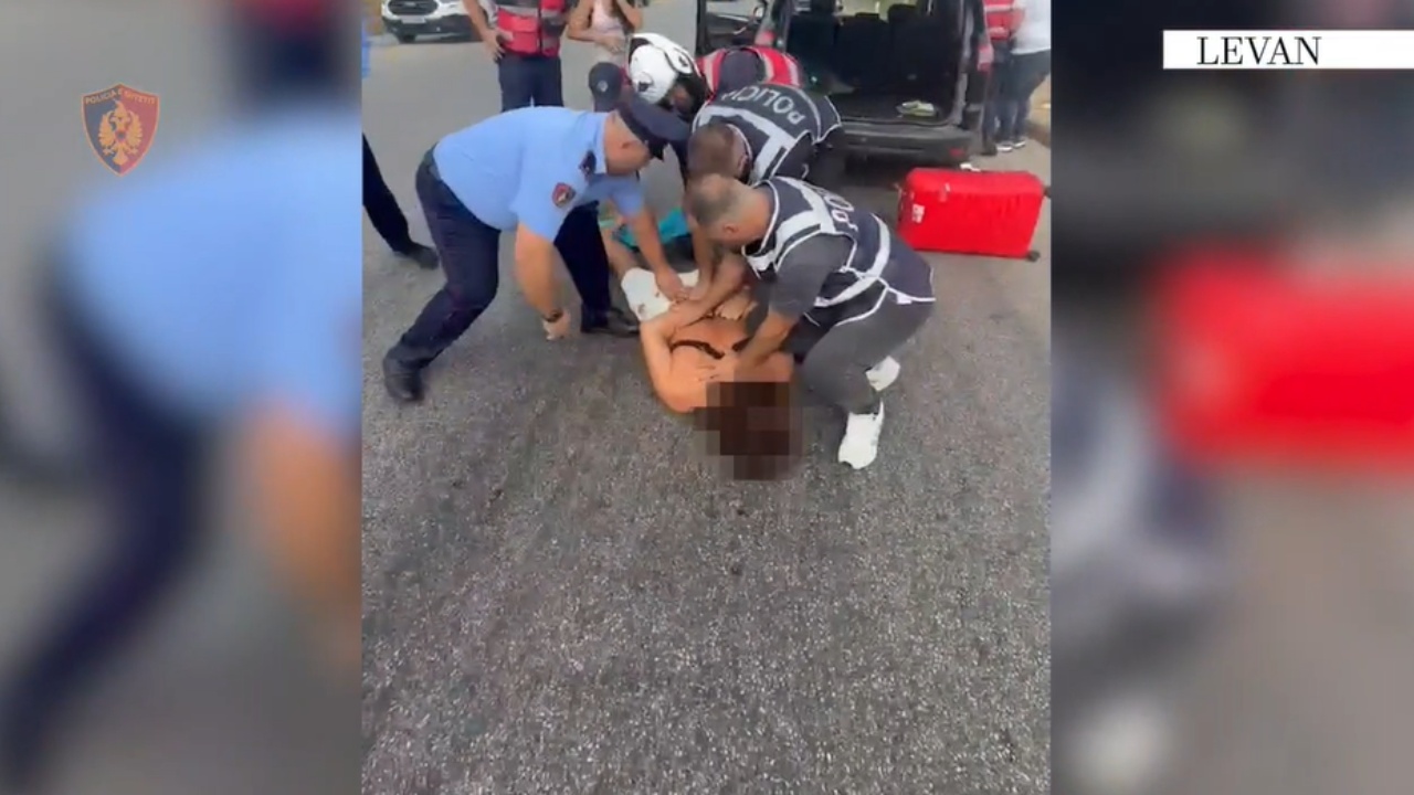 Dalin pamjet! I fshehur në bagazhin e një makine, momenti kur ‘Shqiponjat’ arrestojnë Sokrat Vatën. Në automjet edhe dy persona të tjerë