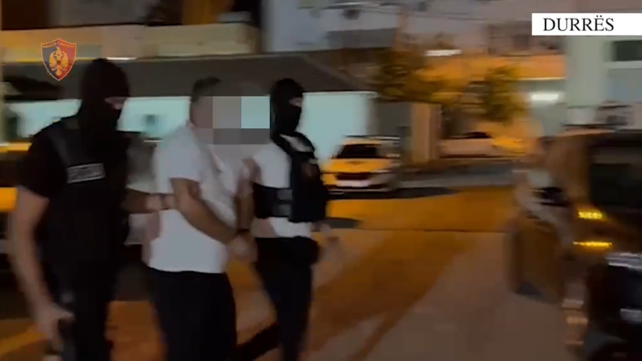 I shpallur në kërkim ndërkombëtar për falsifikim dokumentesh dhe mashtrim/ Arrestohet 57-vjeçari në Durrës, pritet ekstradimi drejt Kosovës