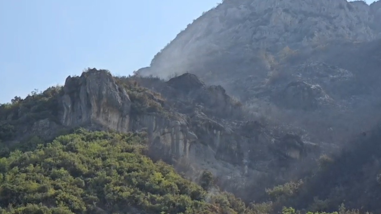 Zjarri në Krujë  përmirësohet situata në zonën e Abazës  vijon monitorimi i situatës në terren