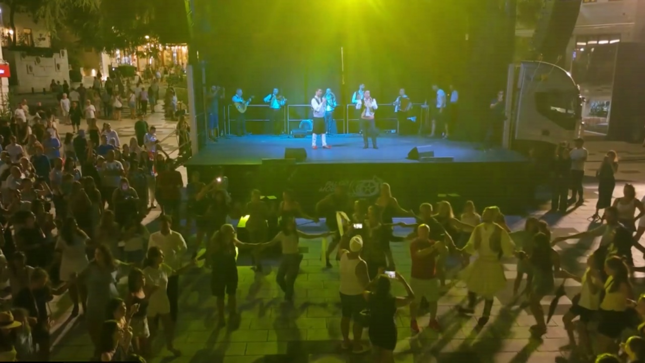 Gjirokastra feston folklorin  Fest Folk 2026 sjell këngë  valle dhe kostume tradicionale në qytetin e gurtë