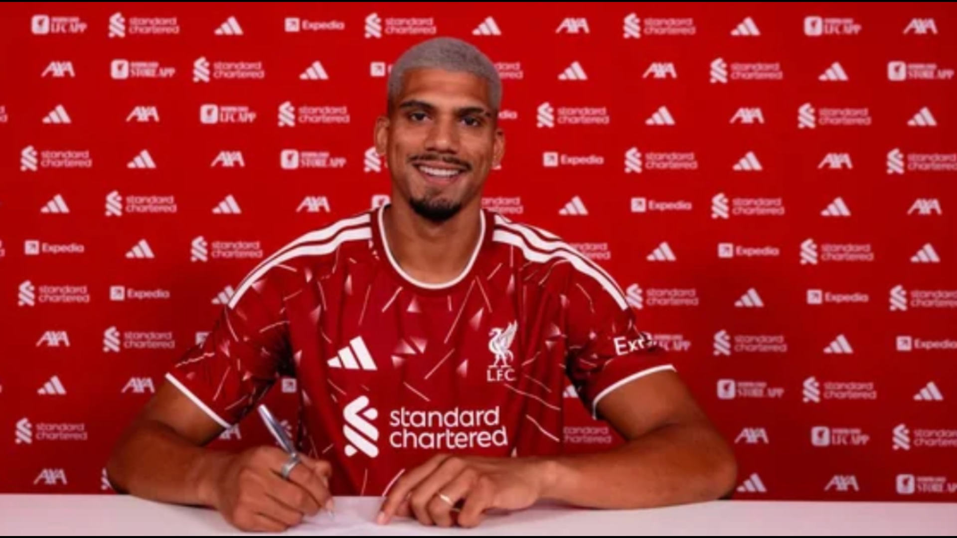 zyrtare-ronald-araujo-behet-i-kuq-uruguajani-kalon-te-liverpool-me-huazim