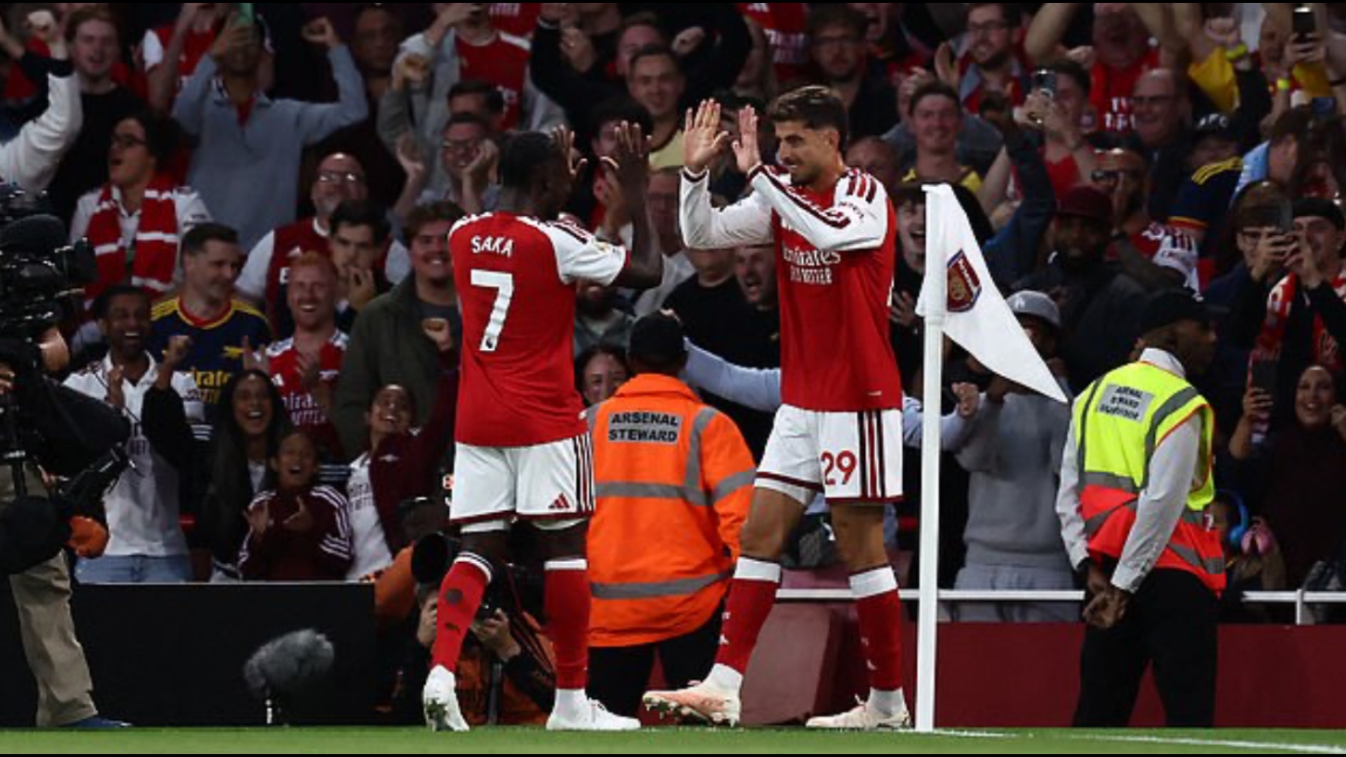 Premier League  Arsenali nis mbrojtjen e titullit duke mposhtur pastër Coventry n e Frank Lampard