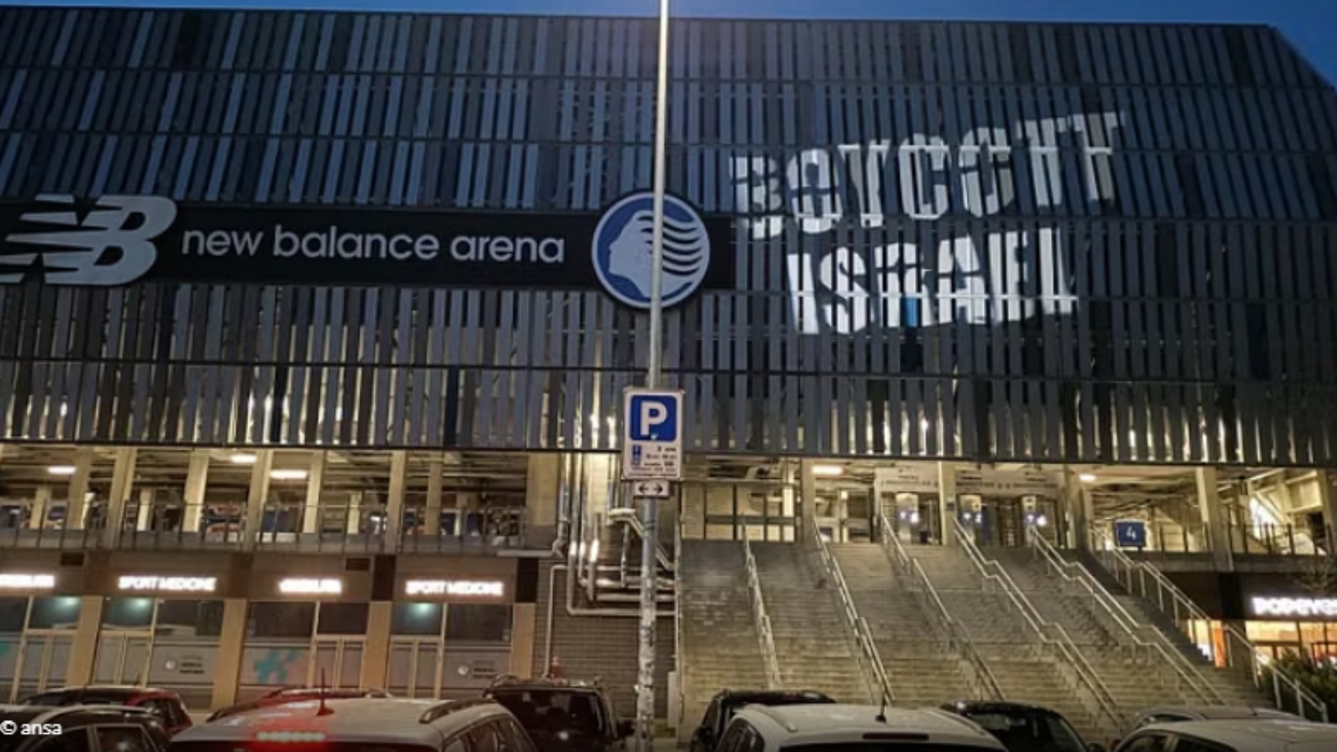 boycott-israel-ne-bergamo-shfaqet-shkrimi-kontestues-ne-stadium-para-ndeshjes-se-conference-league