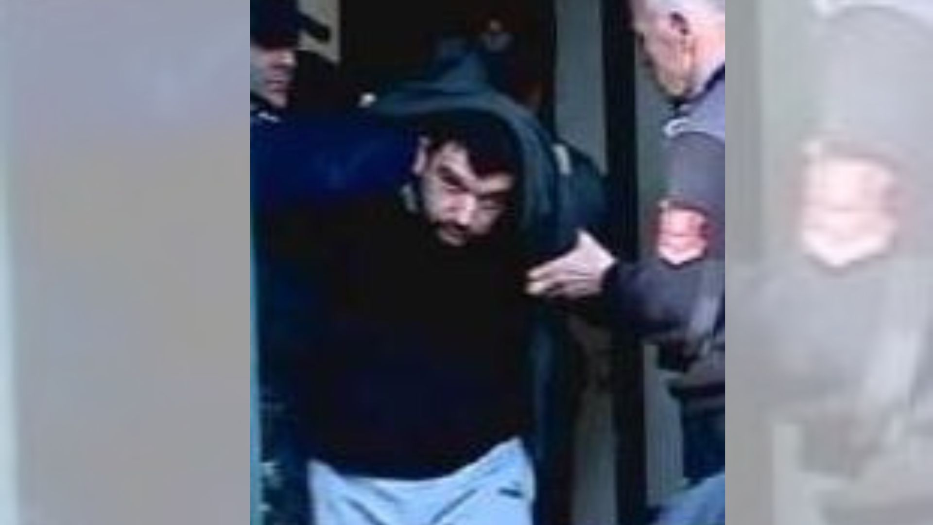 Porositi ekzekutorin grek për vrasjen e Devi Kasmit  i dënuar me burg të përjetshëm  Kush është Aurel Hoxhallari   truri  i grupit kriminal që u ekstradua sot nga Rumania