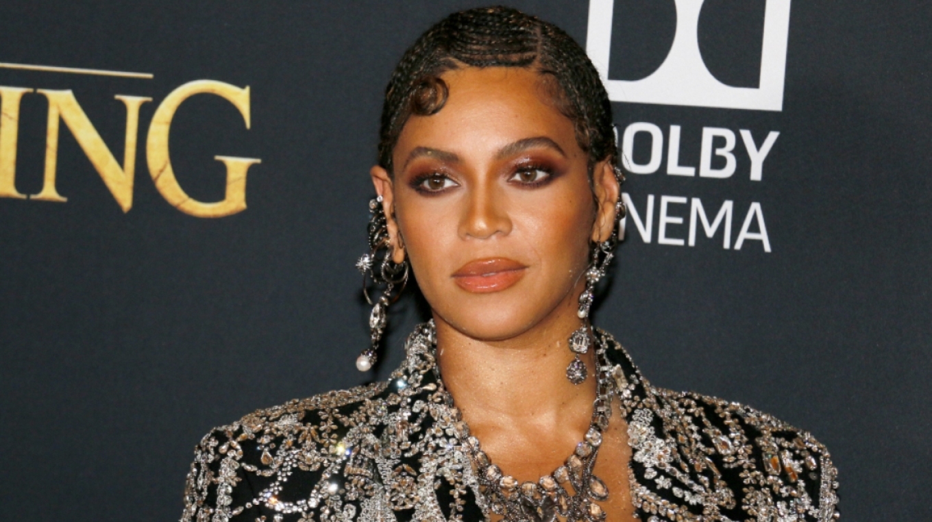 Tërmeti la pas qindra të vdekur  Beyoncé dhuron 1 milion dollarë për viktimat