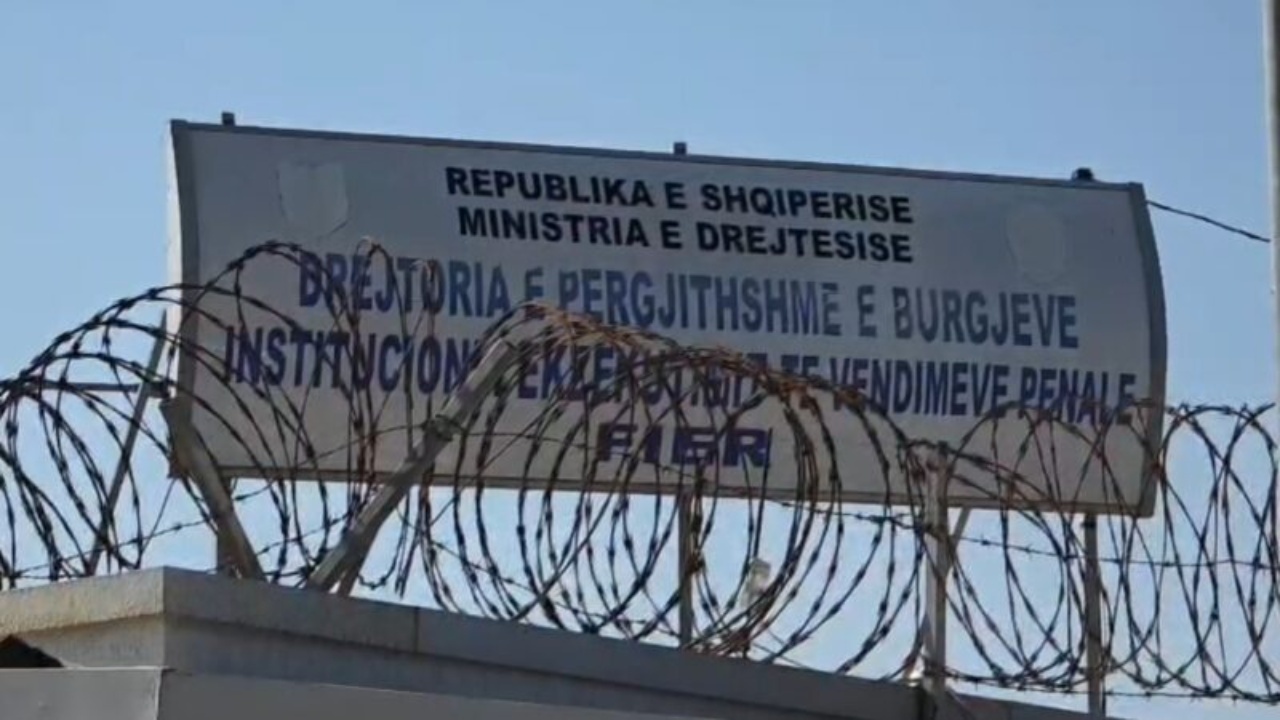 u-dergua-me-ambulance-ne-spital-por-nuk-mbijetoi-humb-jeten-i-denuari-ne-burgun-e-fierit