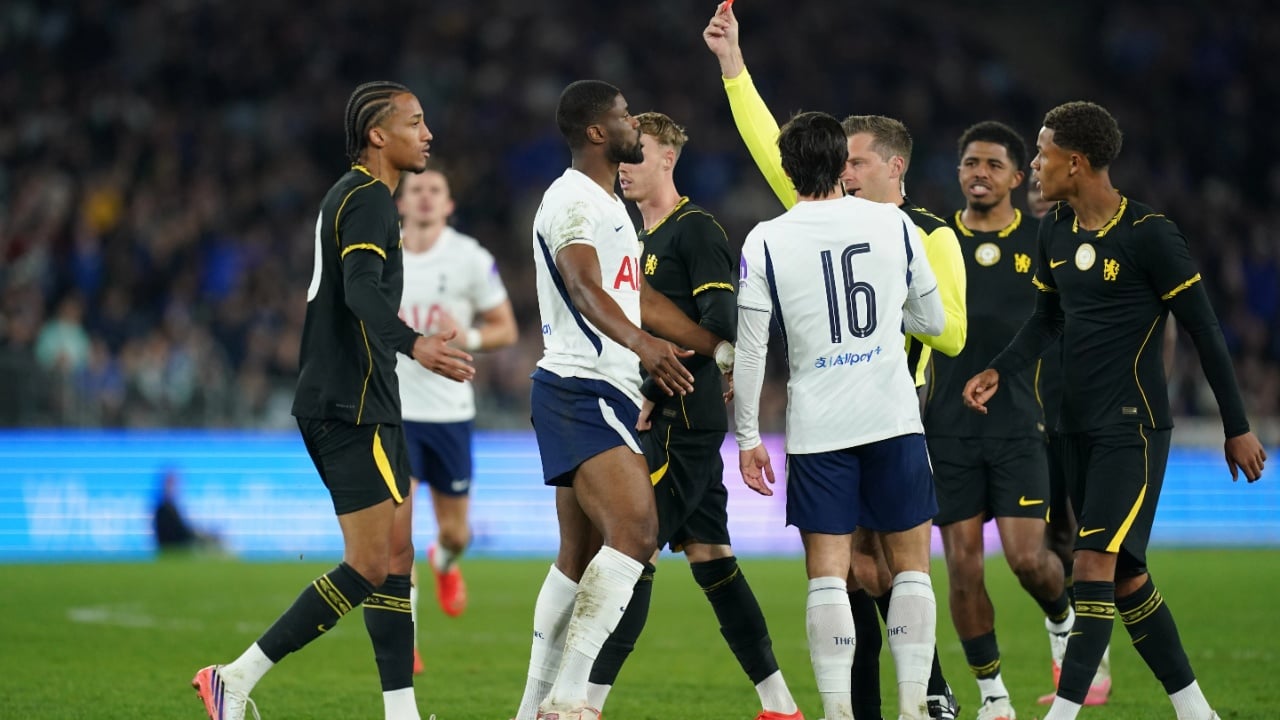Karton i kuq dhe gol i minutës së fundit  Tottenham mund Chelsean në derbin miqësor të Londrës