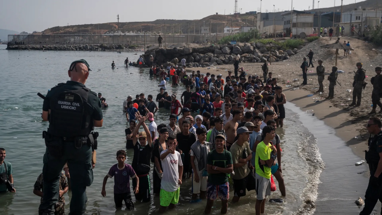  Nuk ishte rastësi   Fluksi masiv i emigrantëve në Ceuta  Spanja akuzon Marokun  Sulm ndaj integritetit tonë territorial