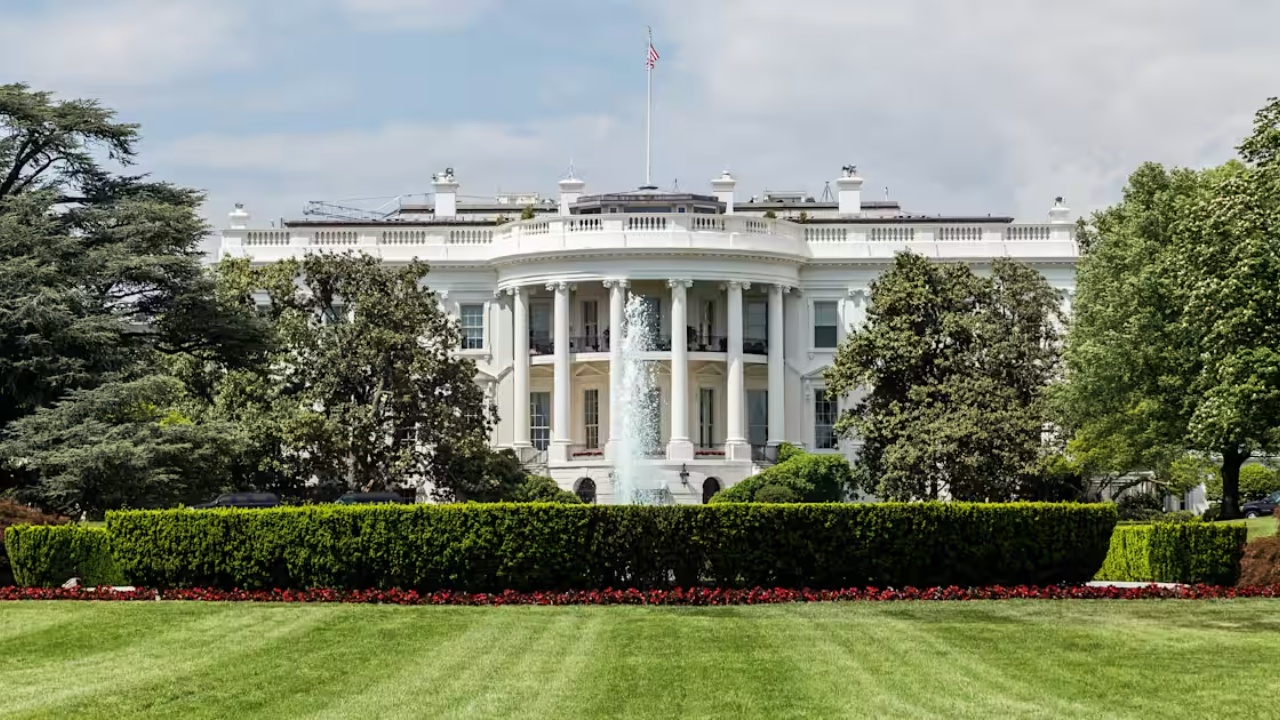 “Hetimi u hap pa baza”/ Shtëpia e Bardhë publikon dokumente të reja, akuzon FBI-në për çështjen ndaj Trump
