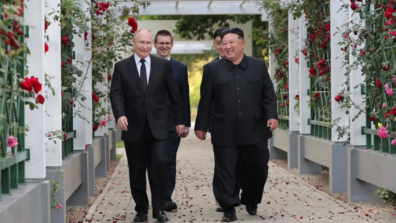 Kim Jong Un i dërgon letër Putinit  Krenar për marrëdhënien me Rusinë  e ardhme edhe më e ndritur për marrëdhëniet dypalëshe