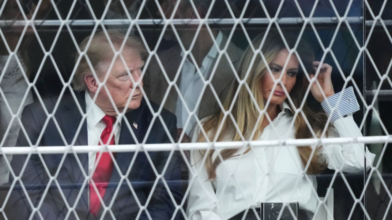 ndodhi-dy-here-nuk-mund-ta-duroj-me-melania-ben-xhiron-e-rrjetit-eksperti-i-leximit-te-buzeve-zbulon-cfare-i-tha-trumpit-gjate-aktivitetit-ne-uashington