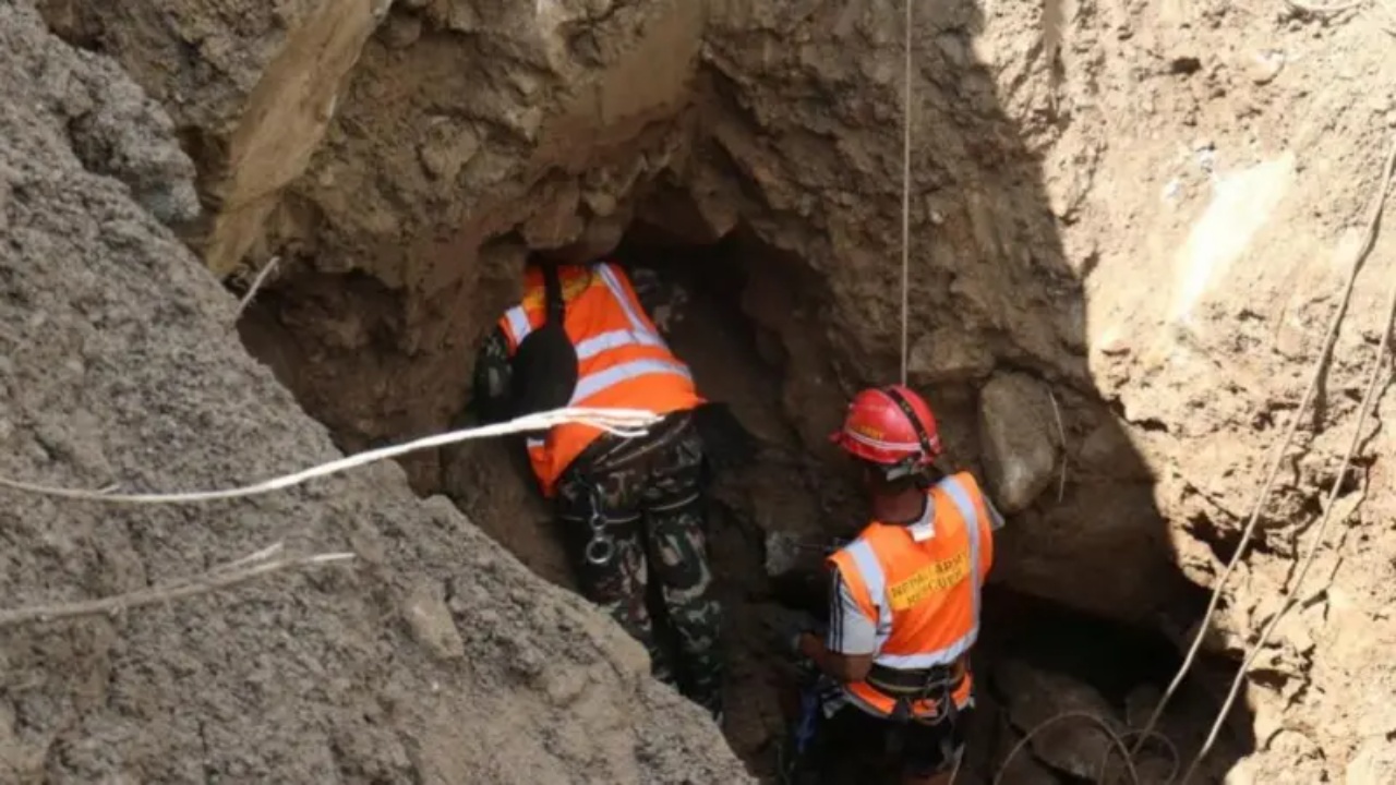 Dyshohet se mbi 900 punëtorë kanë mbetur të bllokuar, nis operacioni me shpërthime të kontrolluara në tunelin e një hidrocentrali në Nepal