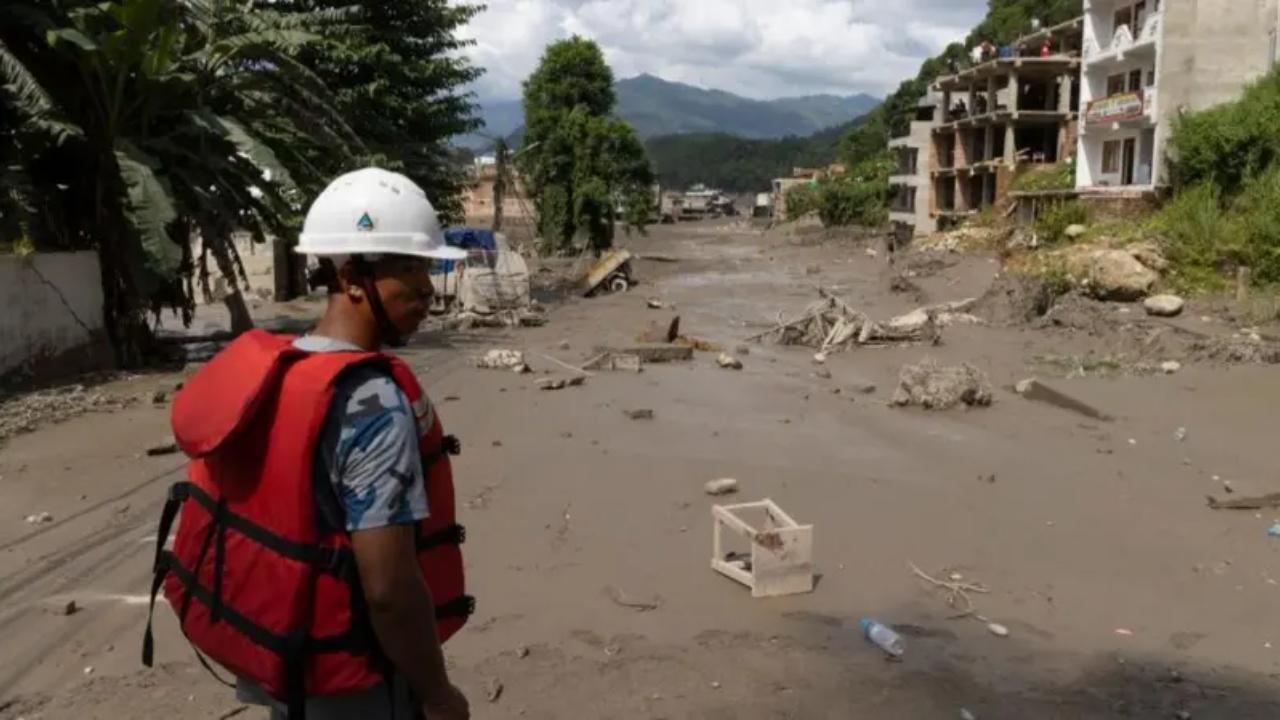Përmbytjet masive në Nepal/ Rëndohet bilanci i viktimave, shkon në 150 numri i të vdekurve