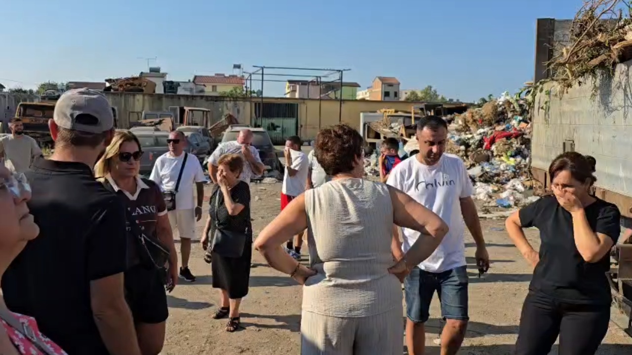 plehrat-e-durresit-grumbullohen-ne-lagjen-15-para-se-te-dergohen-ne-sharre-banoret-ngrihen-ne-proteste