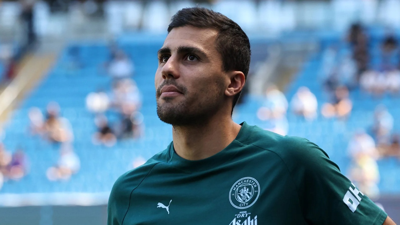 rodri-rikthehet-ne-stervitje-me-manchester-cityn-negociatat-me-barcelonen-ne-pike-kritike