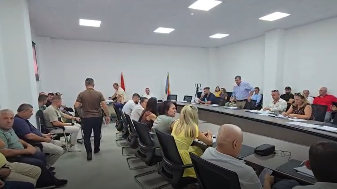 Reforma territoriale/ Selenica kundërshton bashkimin me Vlorën, Këshilli Bashkiak del me qëndrim të unifikuar