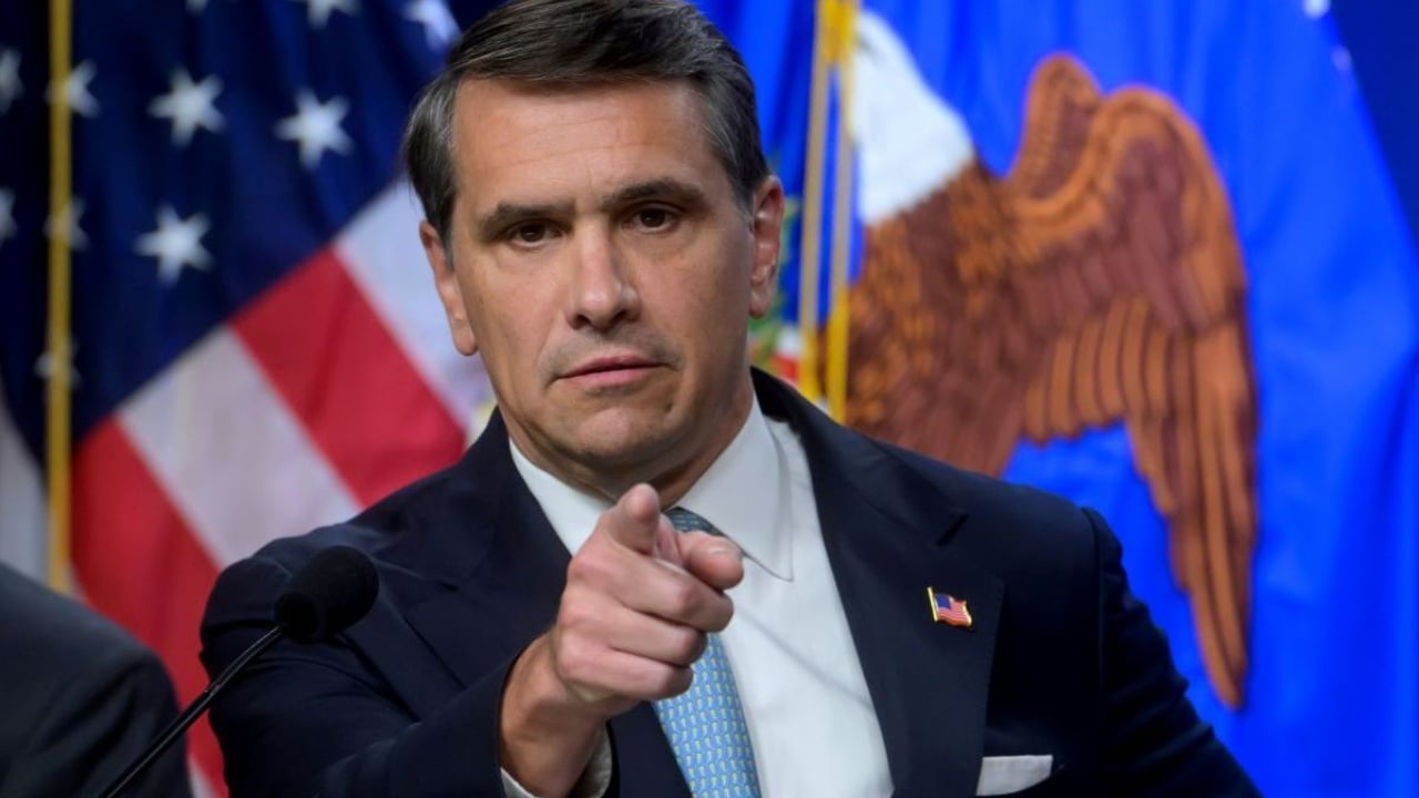 Ish avokati i Trump  Todd Blanche  emërohet Prokuror i Përgjithshëmi i SHBA  Senati amerikan e miraton me diferencë të ngushtë votash