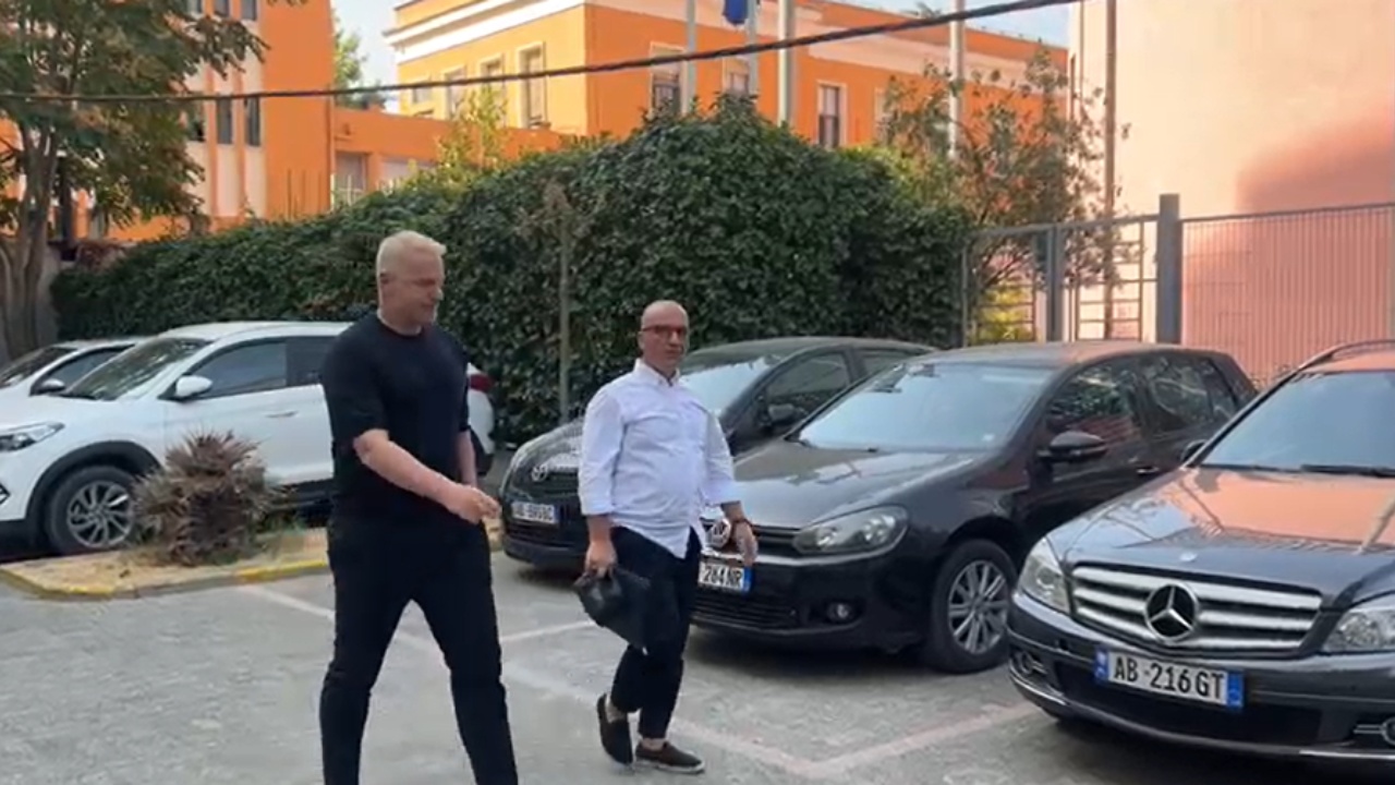 Nën hetim nga SPAK, ish-drejtori i Milanit Igli Tare paraqitet në Prokurorinë e Posaçme