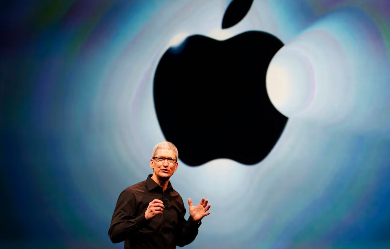 Si e bëri Tim Cook Apple një nga kompanitë më të vlefshme në botë  15 vite sukses dhe sfidat e mëdha që i lë pas John Ternusit