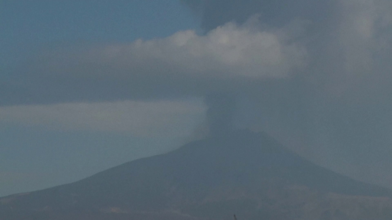 Etna mbyll qiellin e Siçilisë/ Hiri vullkanik ndal mbërritjet në Katania, nisjet nga aeroporti vijojnë normalisht