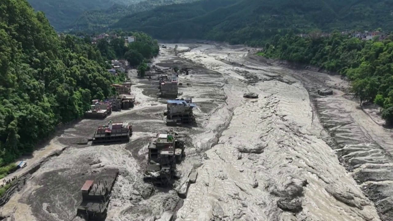 Mbi 200 viktima e qindra të zhdukur në Nepal, Instituti Gjeologjik i SHBA: Nuk ishte tërmet, u shkëput një akullnajë