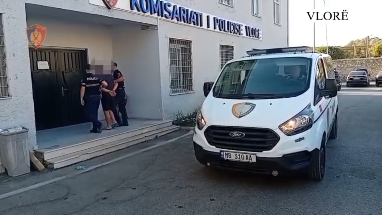 Vëllezërit nxjerrin armët për pronat në Vlorë  policia ndërhyn në kohë dhe parandalon ngjarjen  Arrestohet një prej tyre