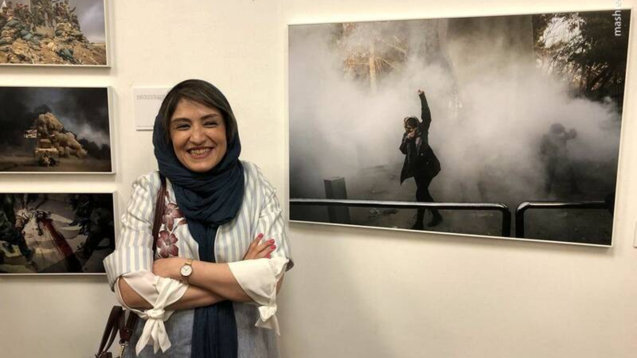 “Mos më harroni”/ Fotoreporterja që sfidoi regjimin iranian dënohet me 15 vite burg: Nuk dorëzohem dhe s’kam asnjë pendesë