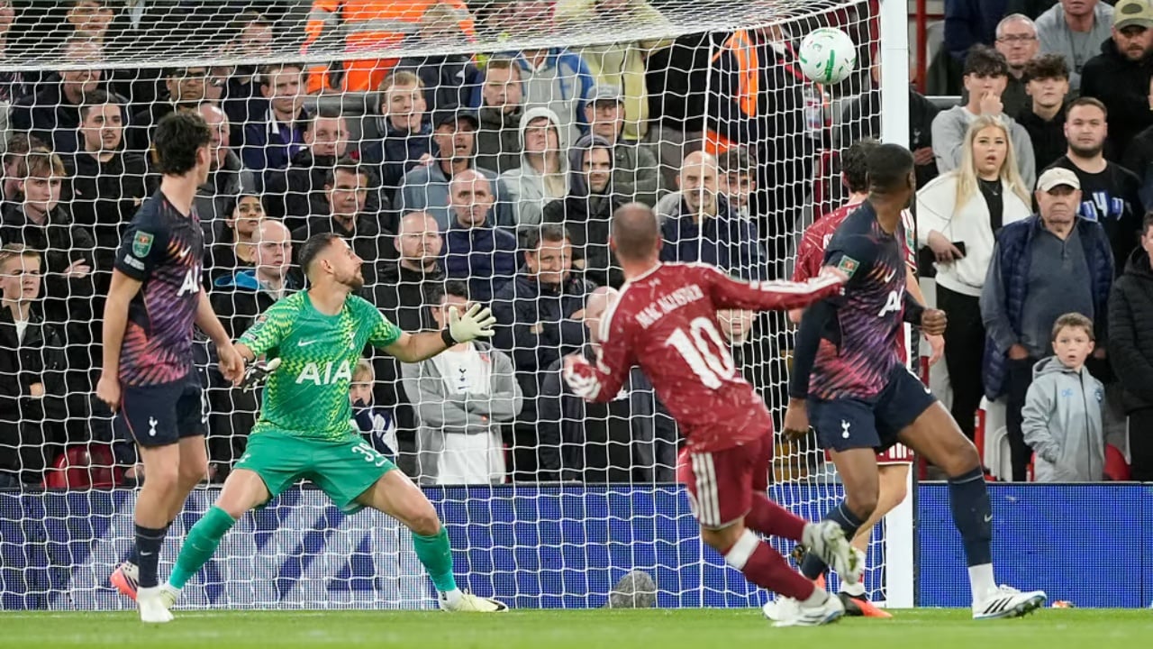 Liverpooli e mbyll me “tripletë”, Tottenhamit i shuhet ëndrra në Carabao Cup