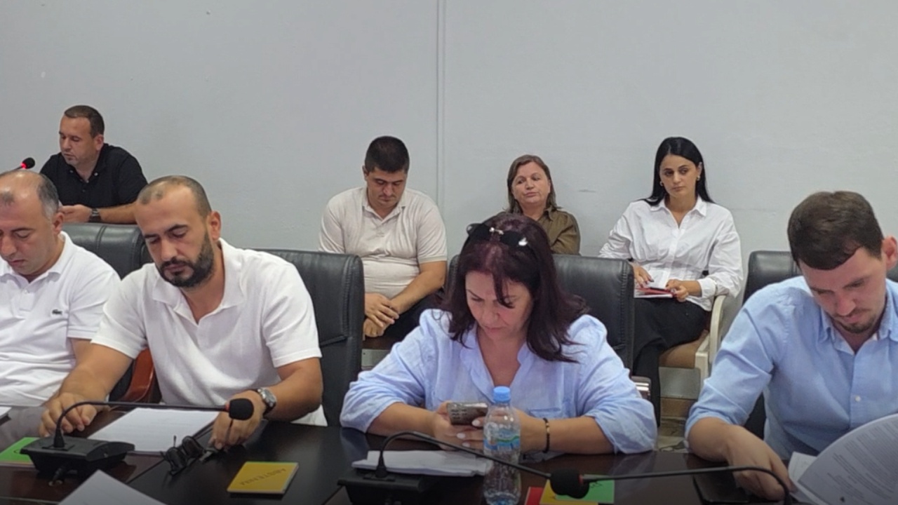 Reforma territoriale/ Këshilli i Bashkisë Mat jep “ok” për bashkimin me Klosin, 14 vota pro për draftin e mazhorancës