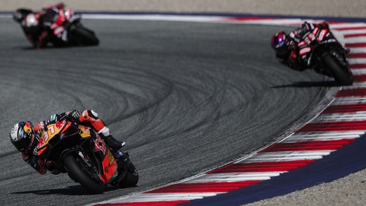 Pedro Acosta shkruan historinë  triumfon për herë të parë në MotoGP