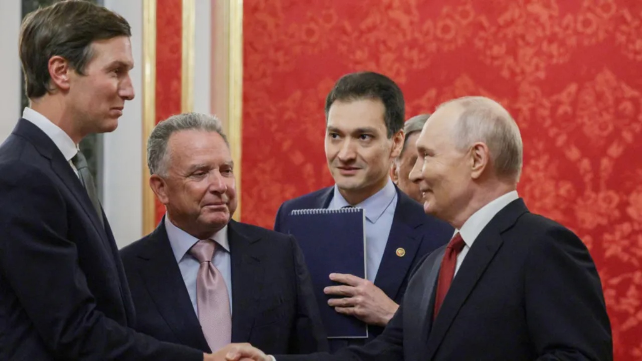 Përpjekjet e SHBA-së për t’i dhënë fund luftës mes Rusisë dhe Ukrainës, ndodh takimi i shumëpritur në Moskë mes të dërguarve të Trump dhe Vladimir Putin