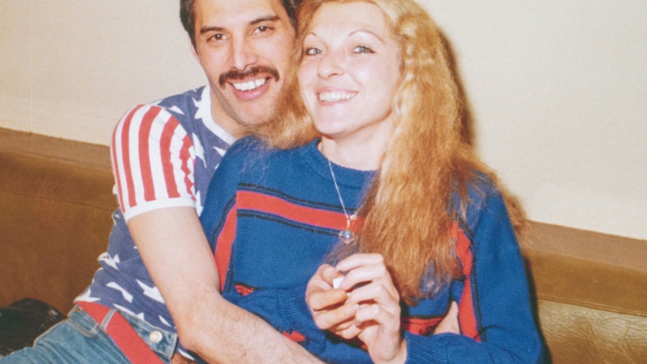 Historia e jashtëzakonshme e patreguar e Freddie Mercury/ Rrëfimi i Mary Austin pas 35-vitesh nga vdekja e këngëtarit: Ai është dashuria e jetës sime