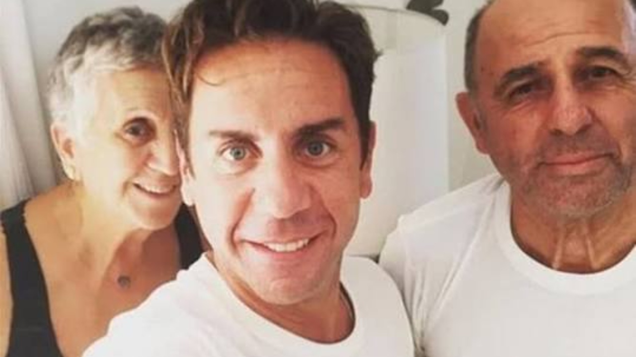 vdekja-e-kengetarit-giorgos-mazonakis-tre-gabimet-fatale-mjeku-ngre-pikepyetje-per-plazmaferezen-elementet-baze-mungonin-ne-klinike
