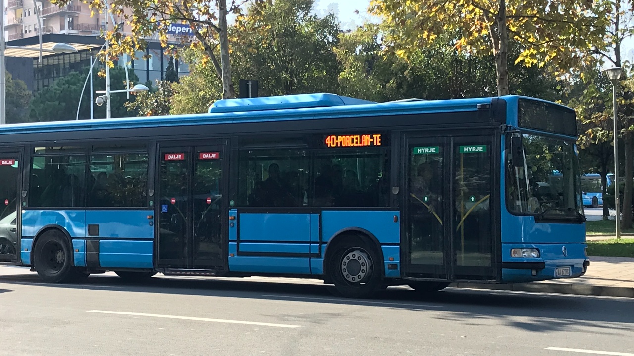 Nga sot reduktohet numri i urbaneve në Tiranë  operatorët nxjerrin 20 30  më pak mjete