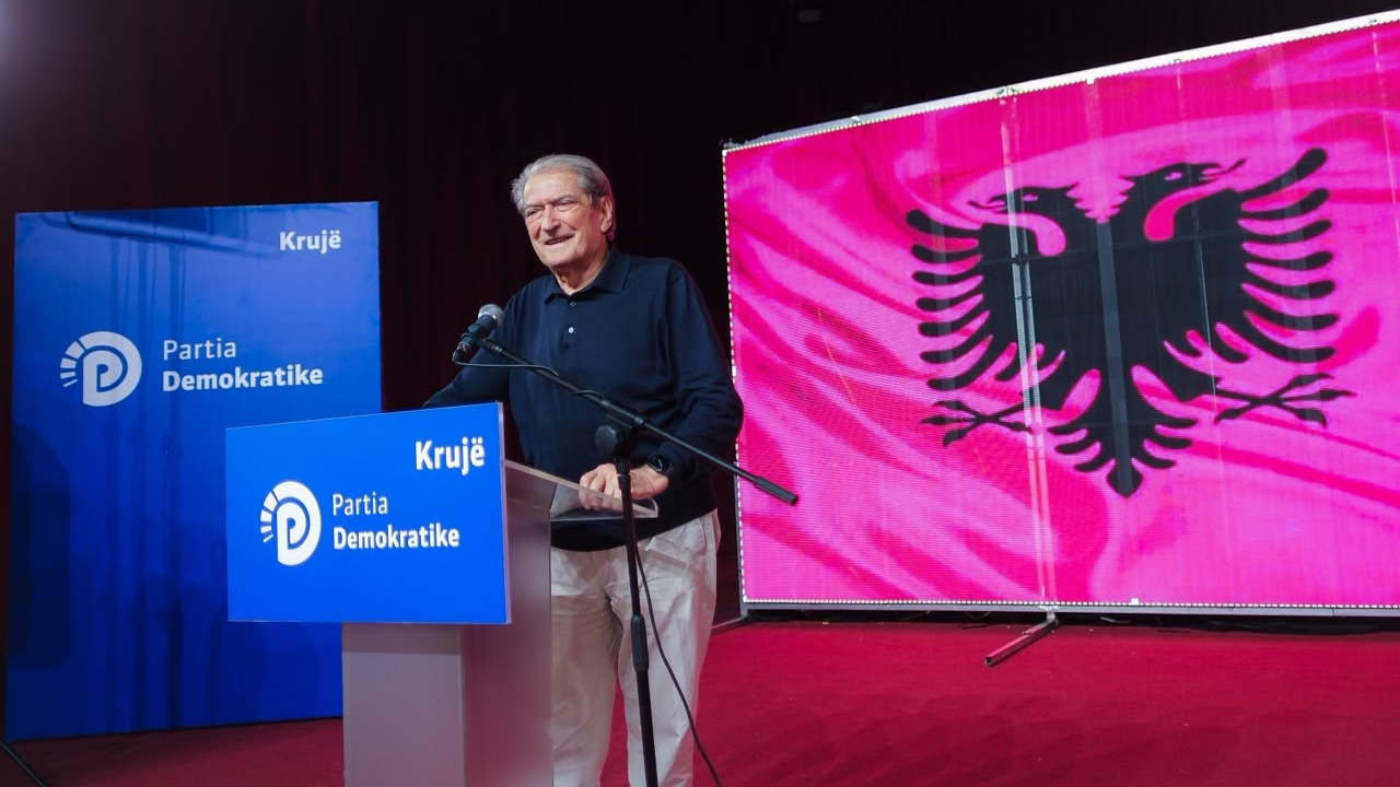 protesta-e-ka-bere-ramen-njeriun-me-te-urryer-kuvendi-i-pd-se-ne-kruje-berisha-jemi-njerez-te-sheshit-dhe-moralit