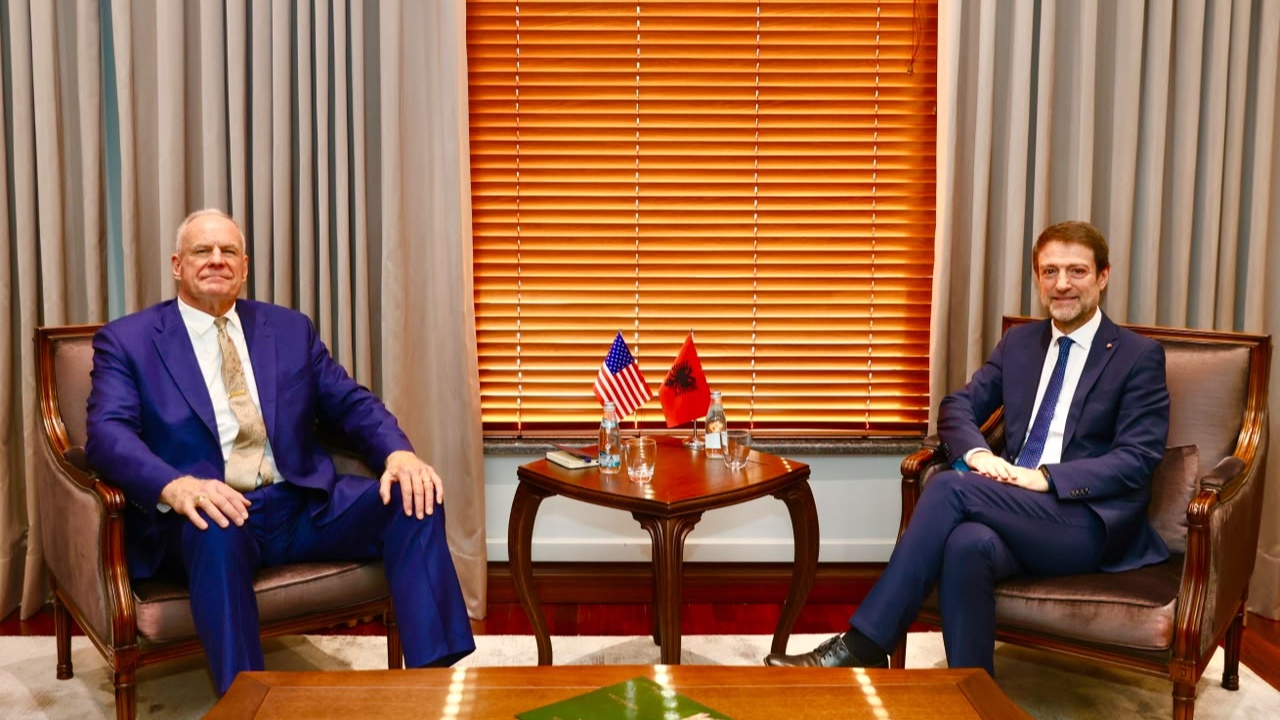 Takimi me Ambasadorin e ri të SHBA së  ministri Hoxha  Forcim i partneritetit strategjik  zgjerim i mundësive në ekonomi dhe investime