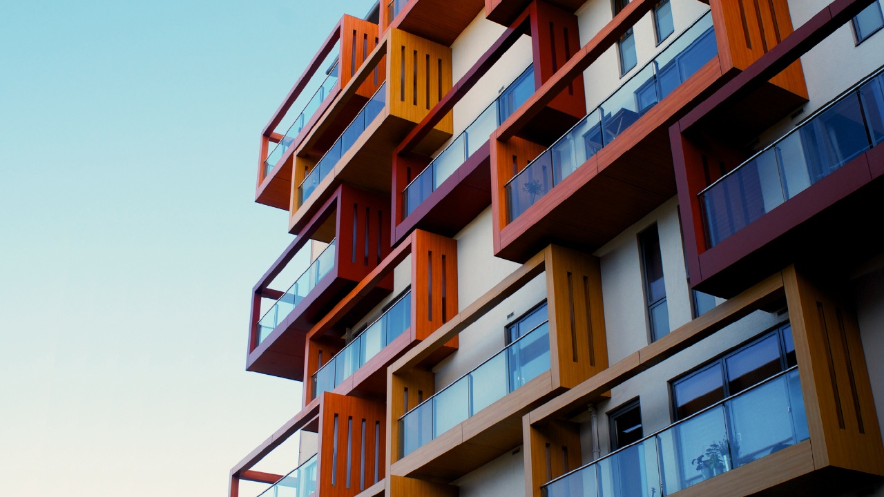 be-rregulla-te-reja-per-qirate-ditore-qytetet-mund-te-kufizojne-kur-airbnb-rendon-krizen-e-strehimit