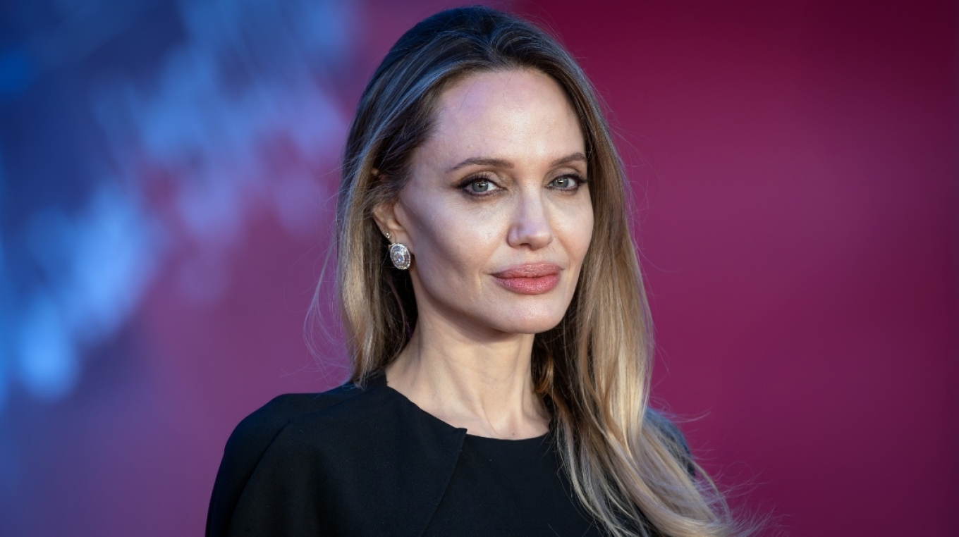Angelina Jolie shet rezidencën historike në Los Angeles për 24 75 milionë dollarë
