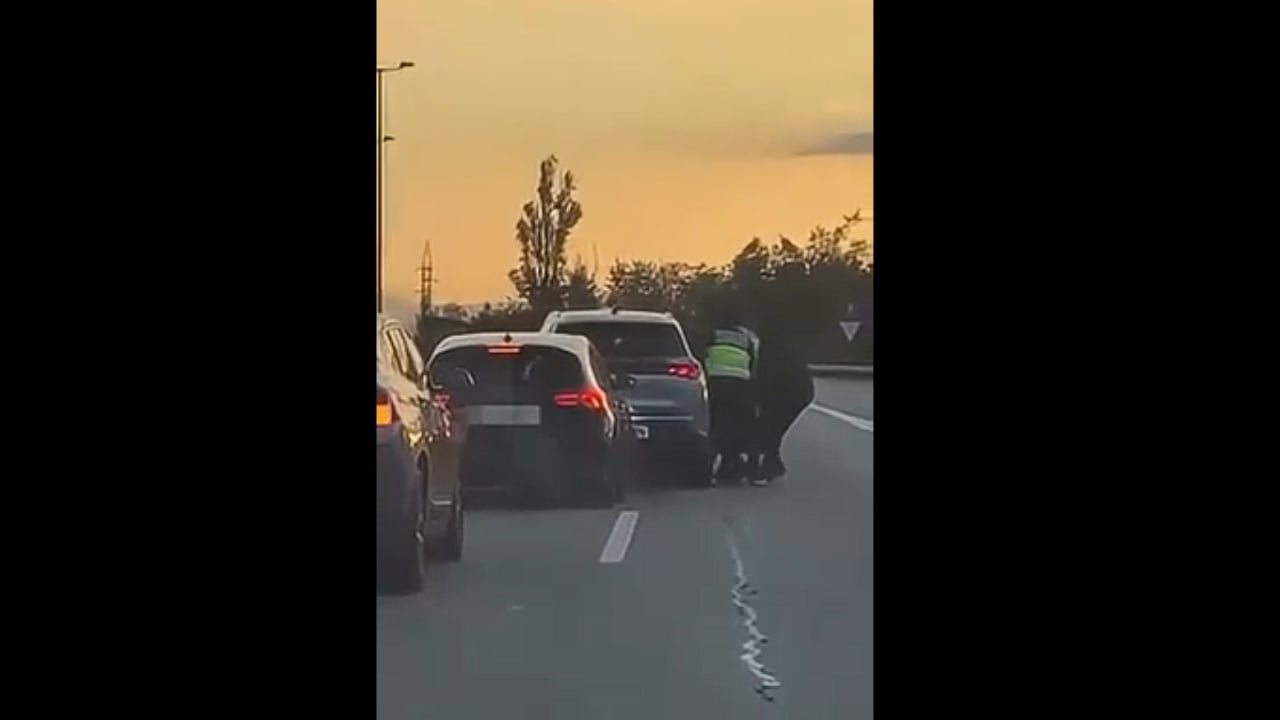 Video  E pazakontë në Barcelonë  5 persona të maskuar si policë rrëmbejnë një burrë në mes të rrugës  dyshohet për konflikt mes grupeve kriminale