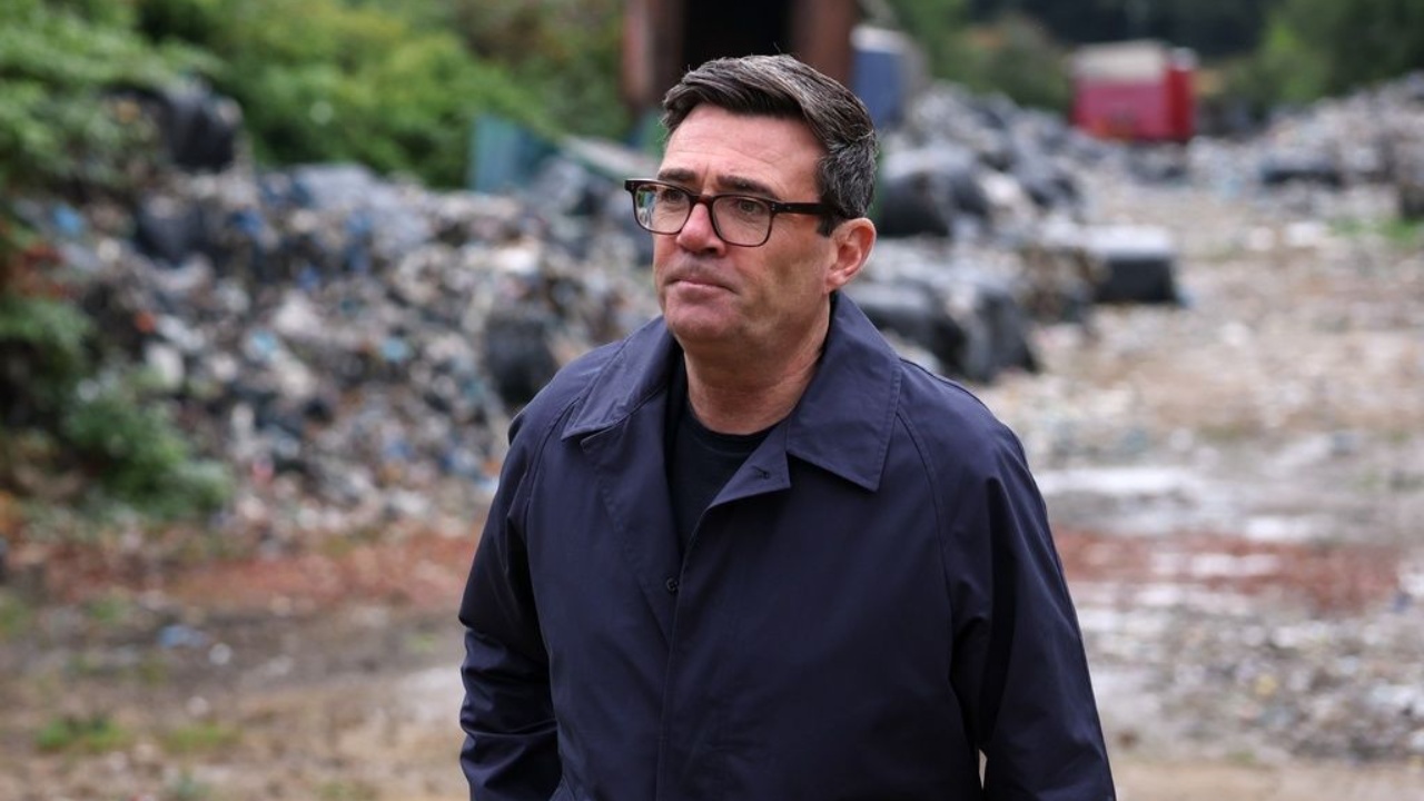 Vuante prej kohësh nga Alzheimeri  ndërron jetë babai i Andy Burnham  kryeministri britanik anulon të gjitha angazhimet