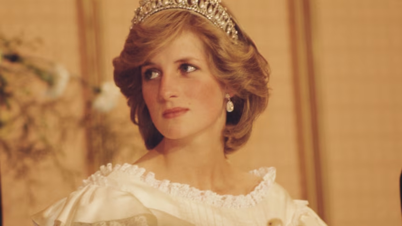 earl-spencer-trondit-pallatin-zbulon-se-mbreteresha-elizabeth-donte-t-i-rikthente-dianes-titullin-mbreteror-pas-vdekjes