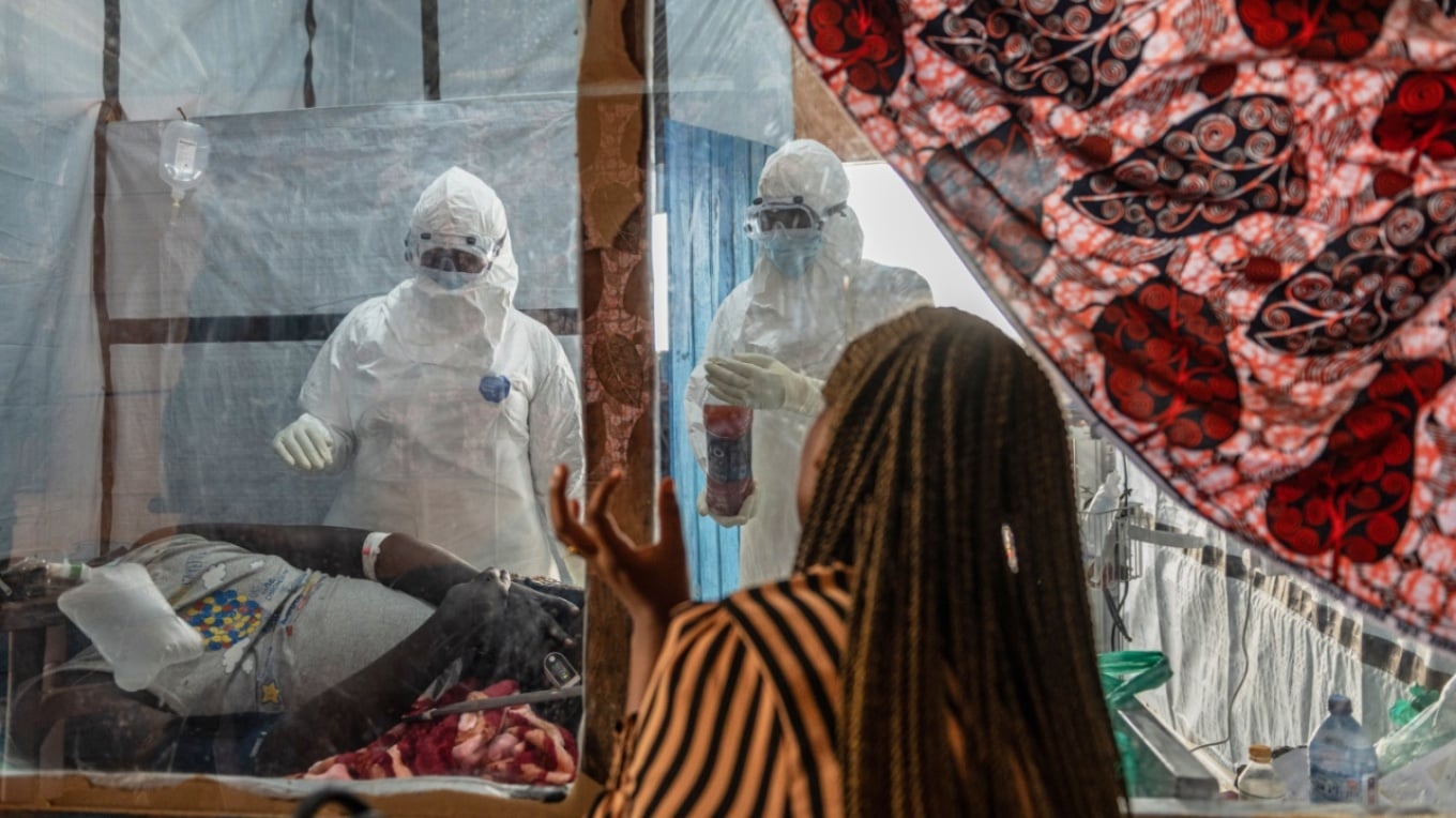 Ebola në Republikën Domenikane  Uashingtoni rrit ndihmën humanitare ndërsa epidemia vret mijëra njerëz në Afrikën Qendrore