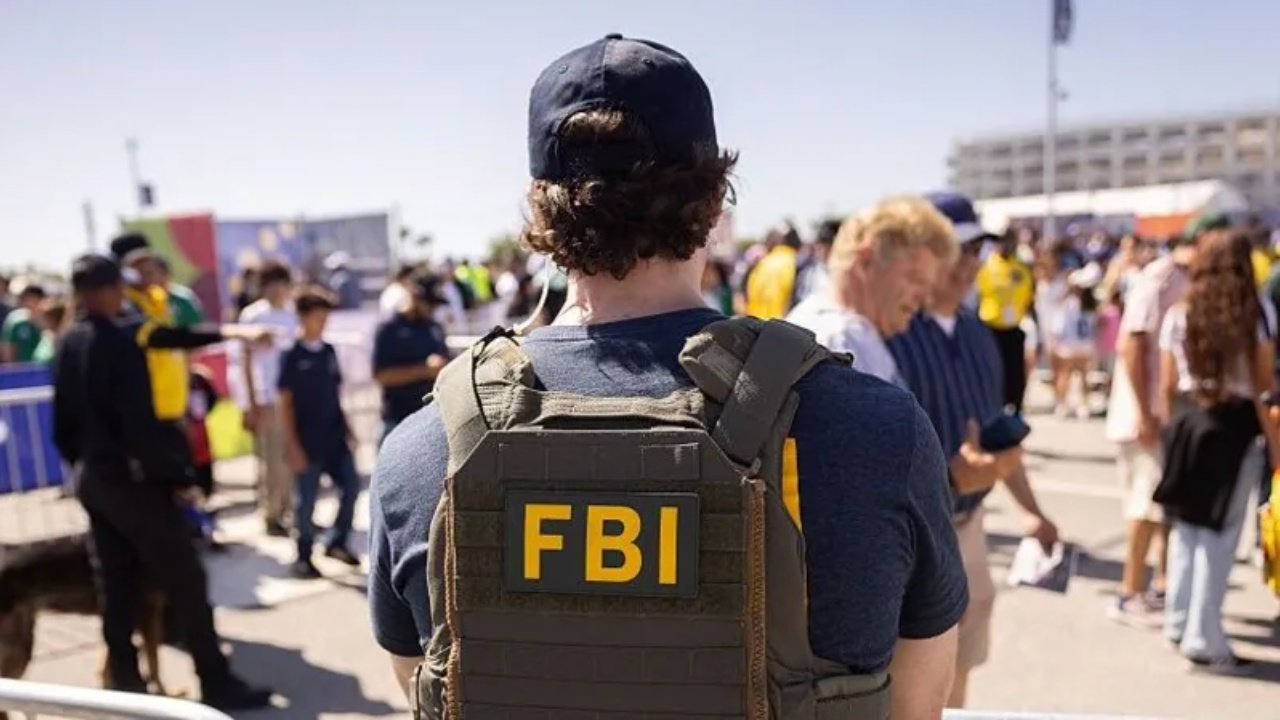 Dyshohet se kishte lidhje me grupin ShinyHunters, policia holandeze arreston 24-vjeçarin: Vodhi të dhënat e ndjeshme të 38 mijë punonjësve të FBI-së