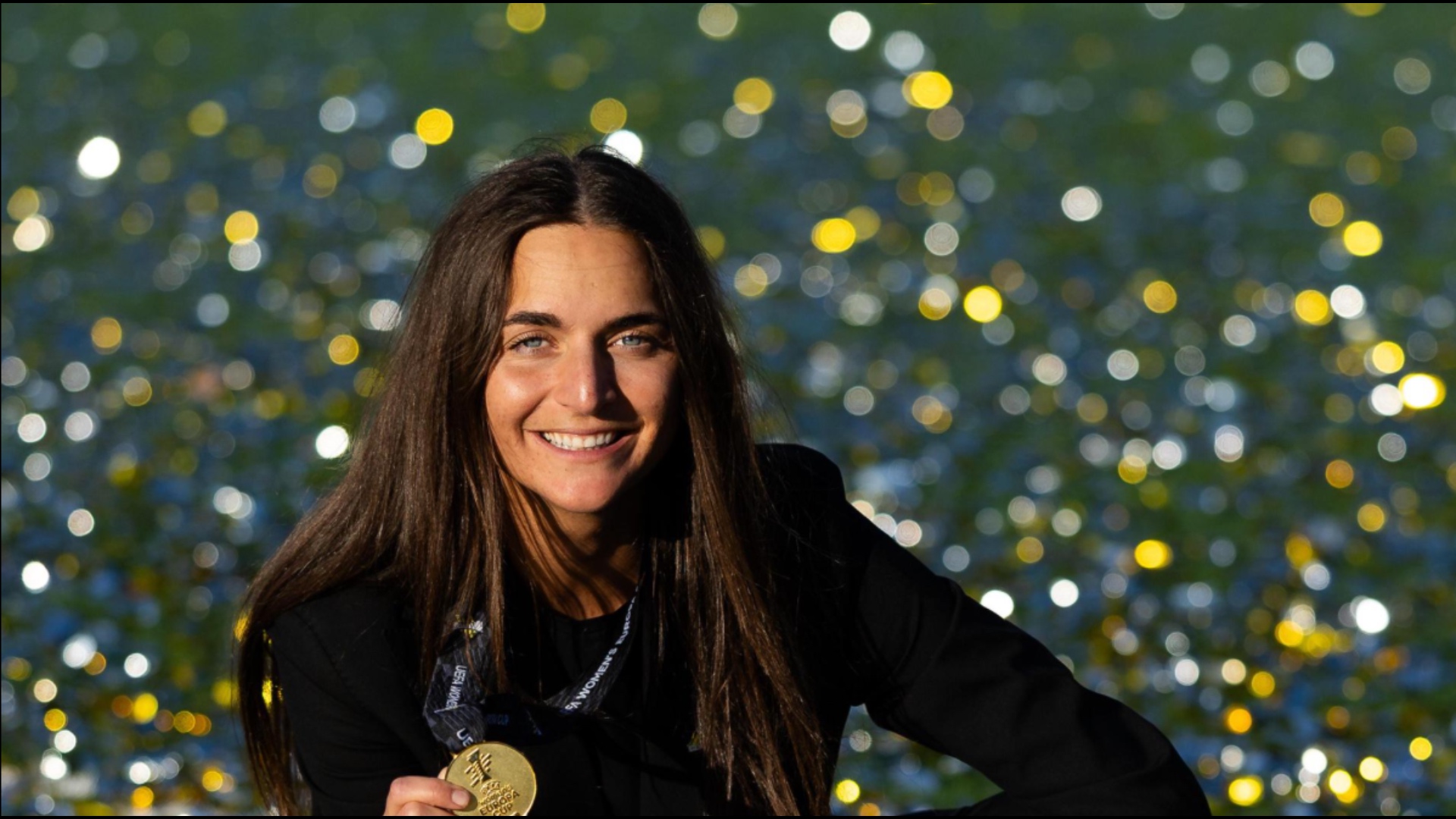 historike-nje-shqiptare-ne-ceremonine-e-topit-te-arte-elena-sadiku-e-vetmja-trajnere-femer-ne-peseshen-finaliste