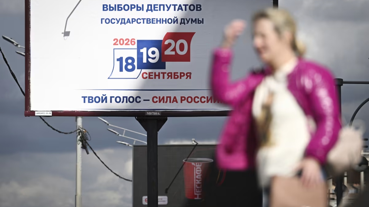 Podiume bosh  shpërblime për votimin elektronik dhe opozita jashtë gare  Rusët votojnë mes përshkallëzimit të luftës në Ukrainë