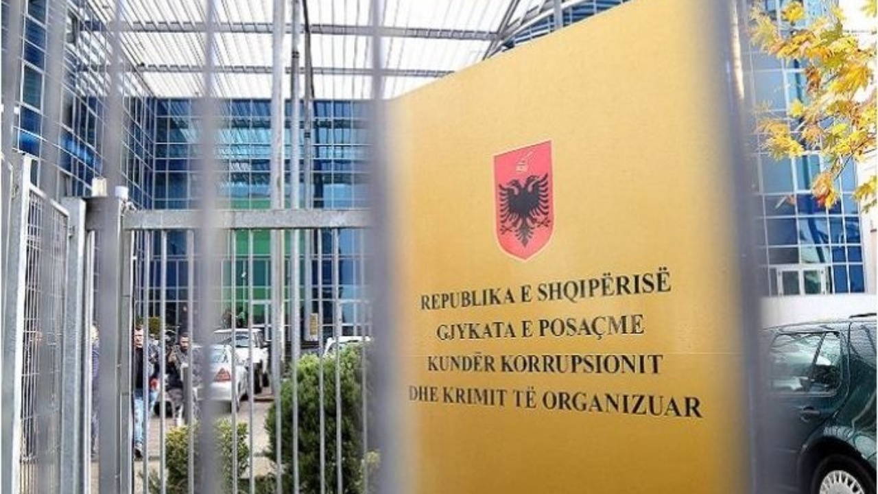 Hyn në fuqi rregullorja e re e GJKKO së për kufizimin e celularëve në seanca  reagon Asociacioni i Gazetarëve të Shqipërisë  Do ta atakojmë me të gjitha mjetet