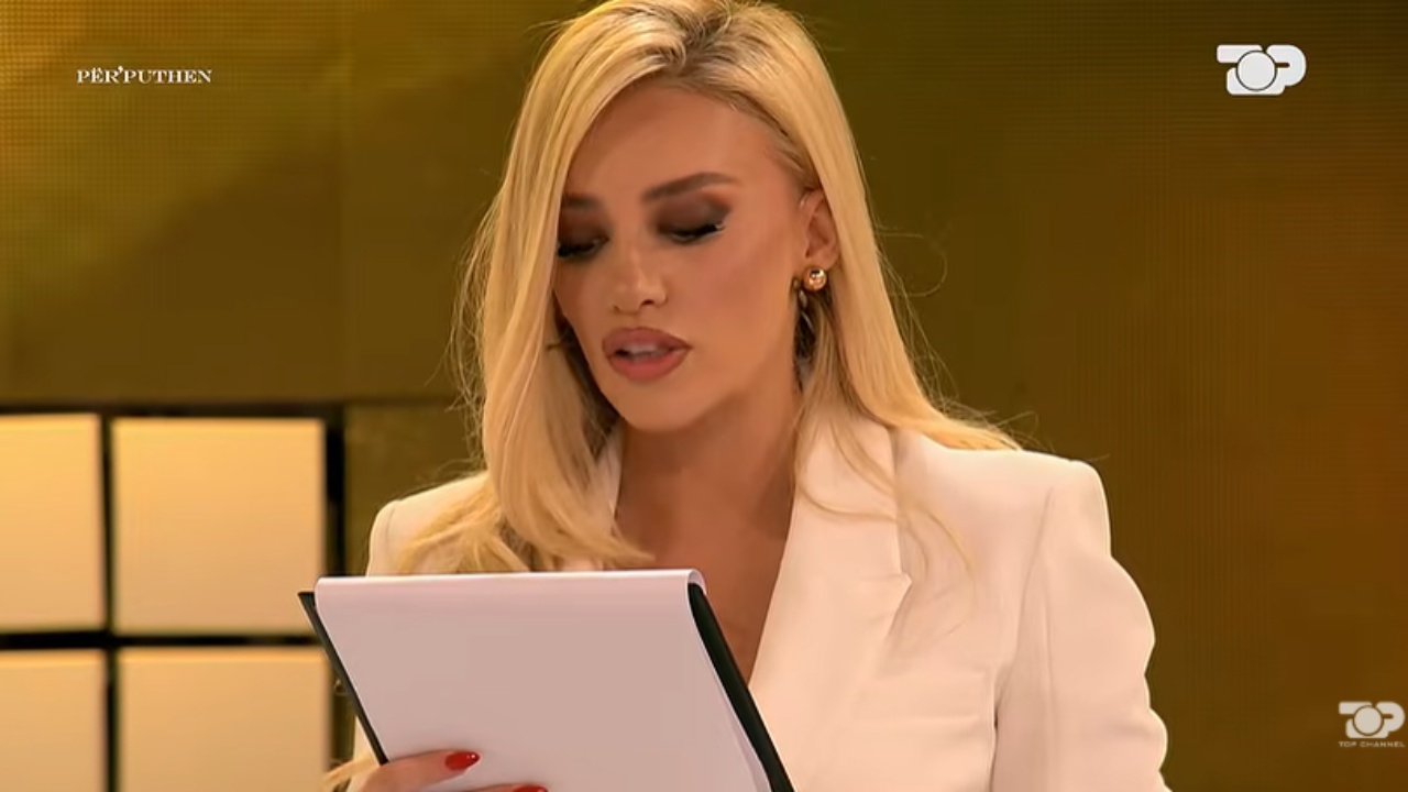 Sezoni i ri i  Për puthen  vjen me rregulla strikte  Heidi Baci  Konkurrentët dhe opinionistët janë të detyruar të 