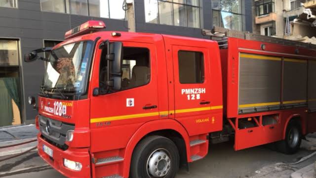 zjarr-ne-tokat-bujqesore-prane-autostrades-lushnje-fier-zjarrfikeset-ne-terren