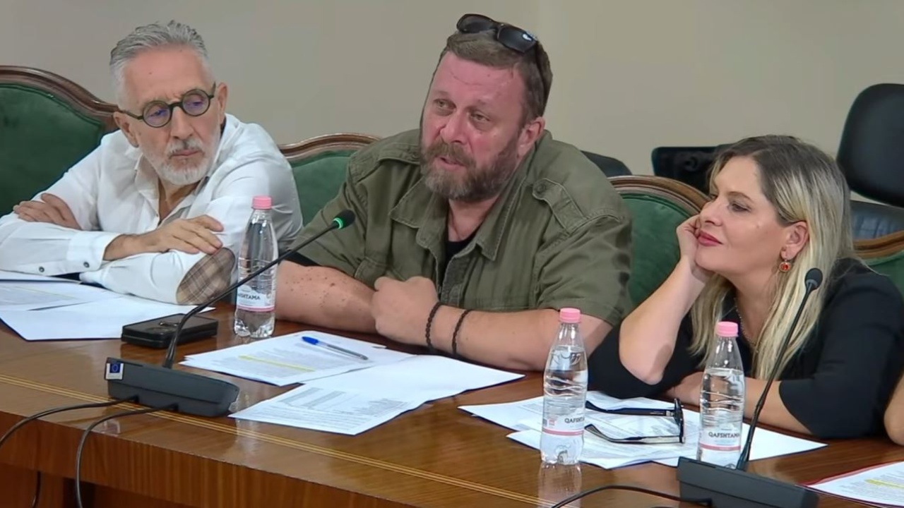 Artistët kërkojnë të ardhurat  Debati në Komisionin e Kulturës  Suada nuk funksionon  shumë agjenci krijojnë kaos
